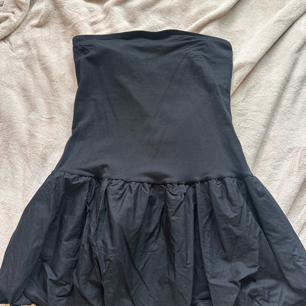 Black Strapless Bubble Hem Mini Dress